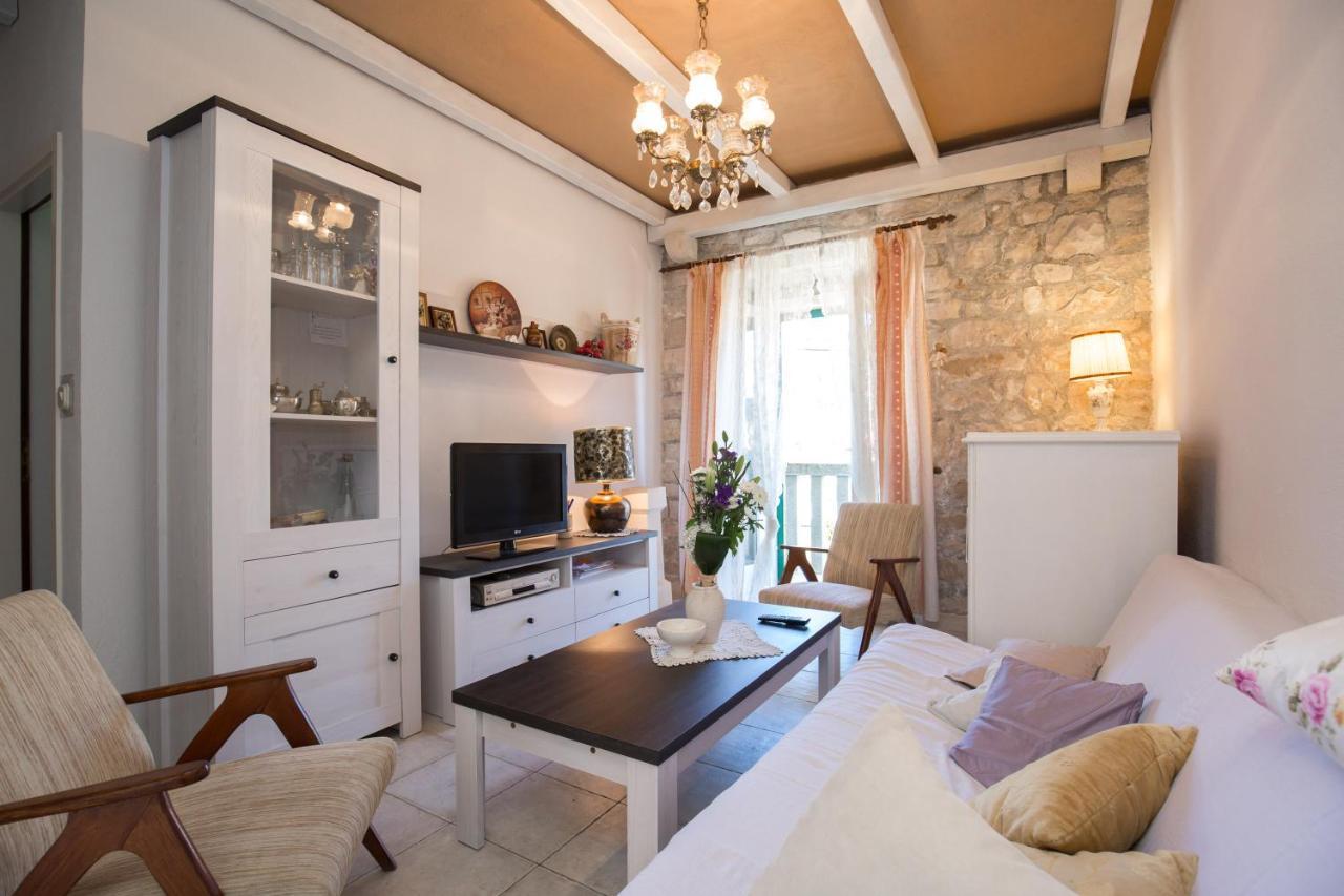 Visilo Stone House Villa ปูชิสชา ภายนอก รูปภาพ