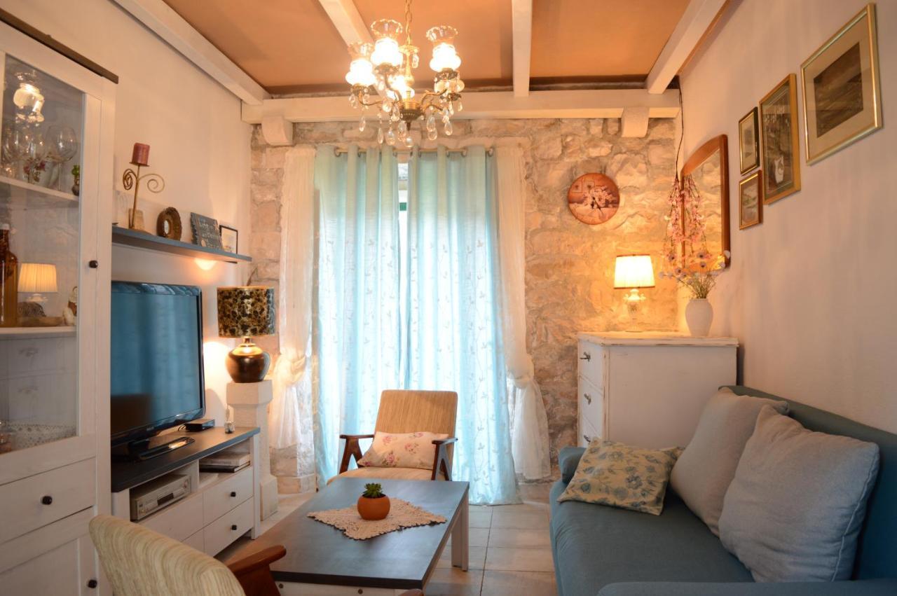 Visilo Stone House Villa ปูชิสชา ภายนอก รูปภาพ